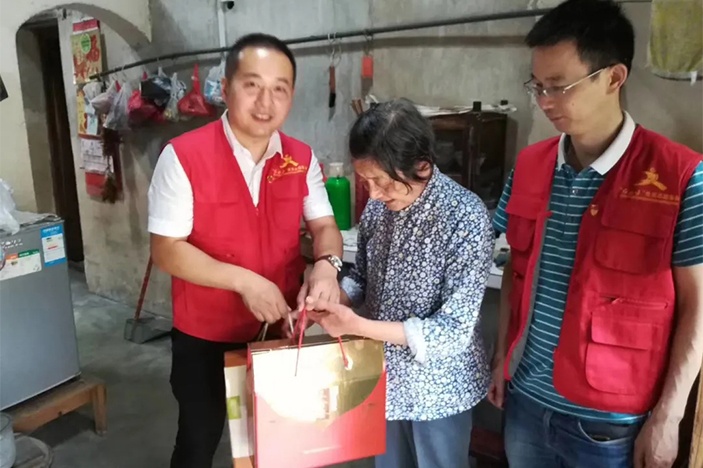 濃情迎端午，慰問(wèn)暖人心
